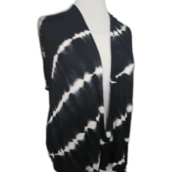 TORRID Size 1 Black Tie-Dyed Jersey Rayon Open-Front Wrap Sweater (14/16 - 1X) - Picture 3 of 7
